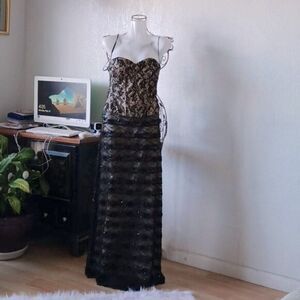 Sue Wong Black & Gold Lace Off-Shoulder Maxi Dress – Size 2 – Elegant Fo…